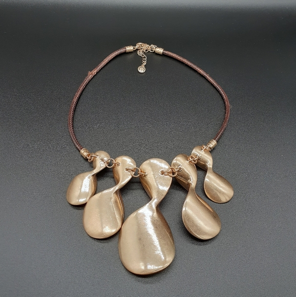 New! Beautiful Golden Bronze Chunky Statement Necklace - Picture 2 of 5